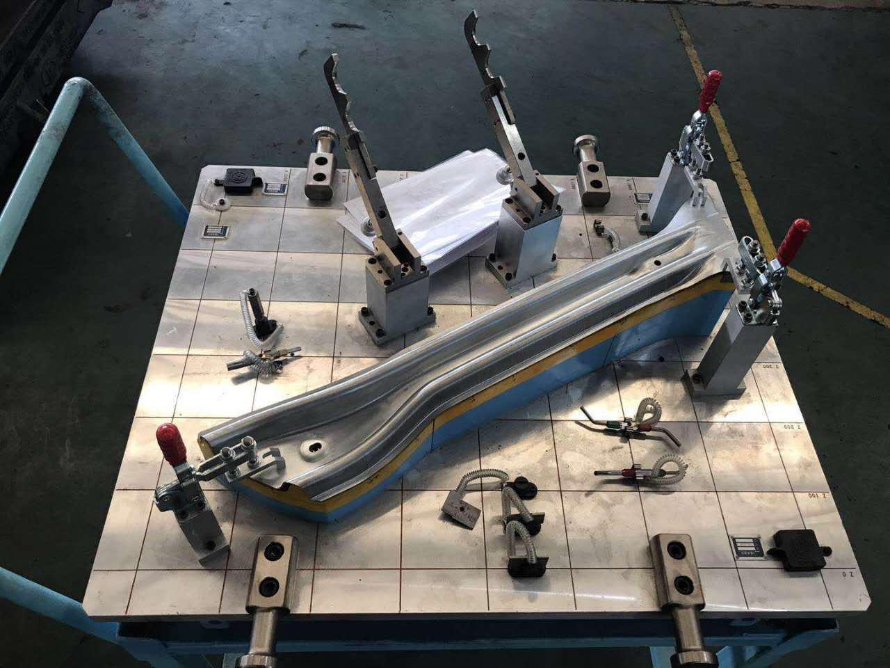 三坐標測量機如何對汽車沖壓件進行矢量檢測(圖1) 三坐標測量機如何對汽車沖壓件進行矢量檢測(圖1)